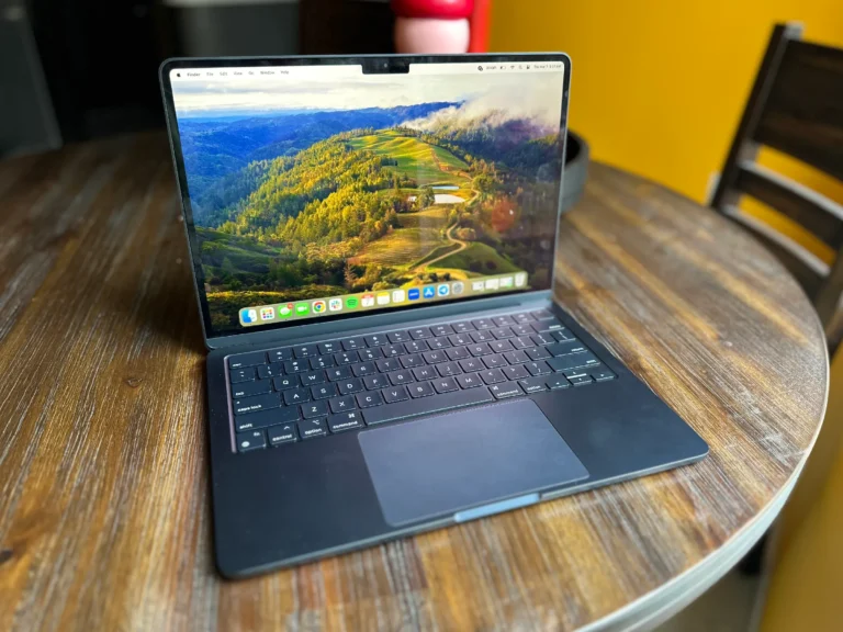 MacBook-Air-M3-Review-Featured-Gear