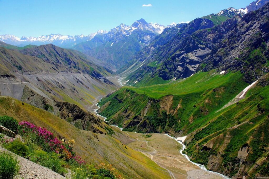 tajikistan-negara-pegunungan-dan-budaya-asia-tengah