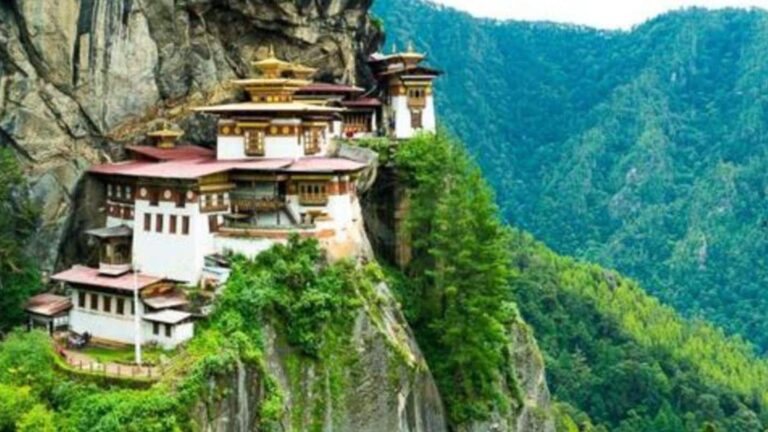 keindahan-dan-budaya-negara-bhutan-yang-menawan