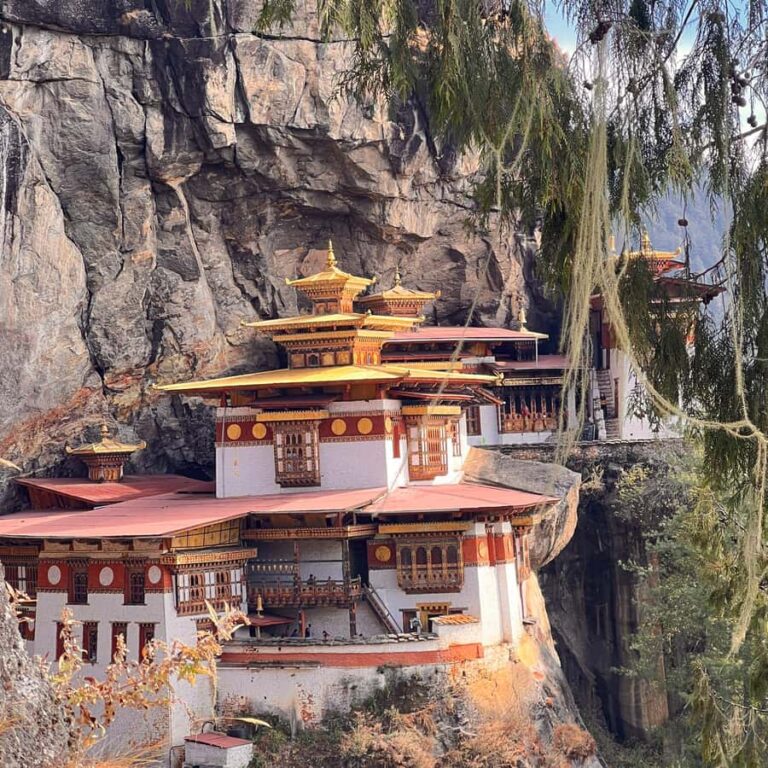 mengenal-bhutan-negara-terbaik-dengan-keindahan-alam-dan-budaya