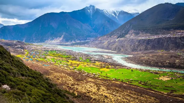 negara-nepal-keindahan-alam-dan-budaya-pegunungan-himalaya