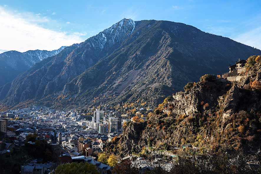 andorra-negara-pegunungan-di-perbatasan-prancis-dan-spanyol