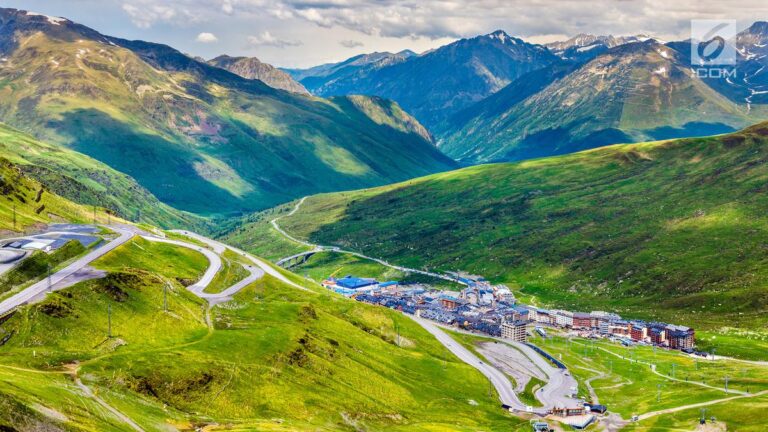 negara-andorra-negara-kecil-di-pegunungan-pirineus
