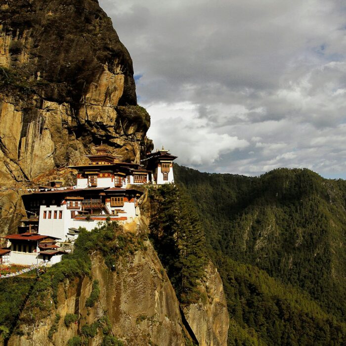 negara-bhutan-keindahan-alam-dan-kebudayaan-tradisional