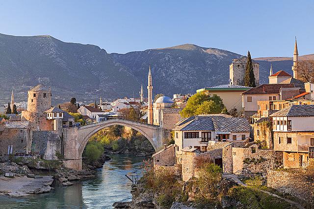albania-negara-di-balkan-dengan-keindahan-alam-dan-sejarah