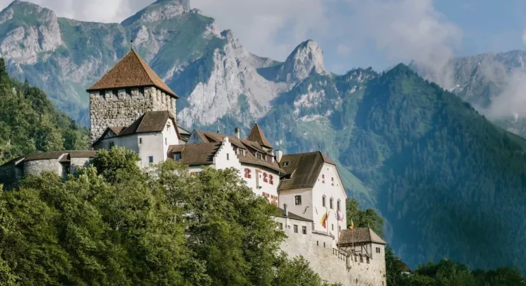 liechtenstein-negara-kecil-di-pegunungan-alpen-eropa